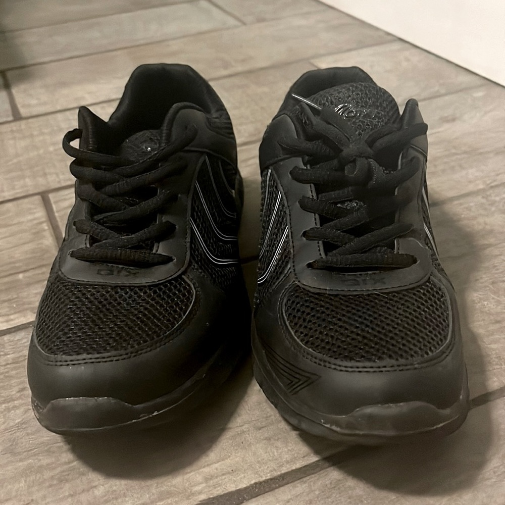 Brand new never worn before athletic shoes non name brand although